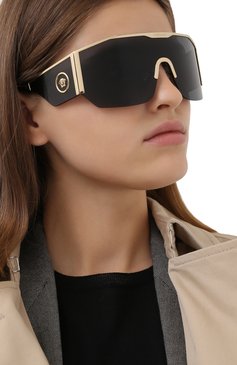 Женские солнцезащитные очки VERSACE черного цвета, арт. 2220-100287 | Фото 2 (Региональные ограничения белый список (Axapta Mercury): RU; Тип очков: С/з; Очки форма: Маска)