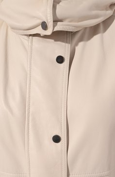Женская кожаная куртка BRUNELLO CUCINELLI молочного цвета, арт. MPNPI9647 | Фото 5 (Кросс-КТ: Куртка; Рукава: Длинные; Длина (верхняя одежда): До колена; Материал сплава: Проставлено; Материал внешний: Натуральная кожа; Драгоценные камни: Проставлено; Женское Кросс-КТ: Замша и кожа)