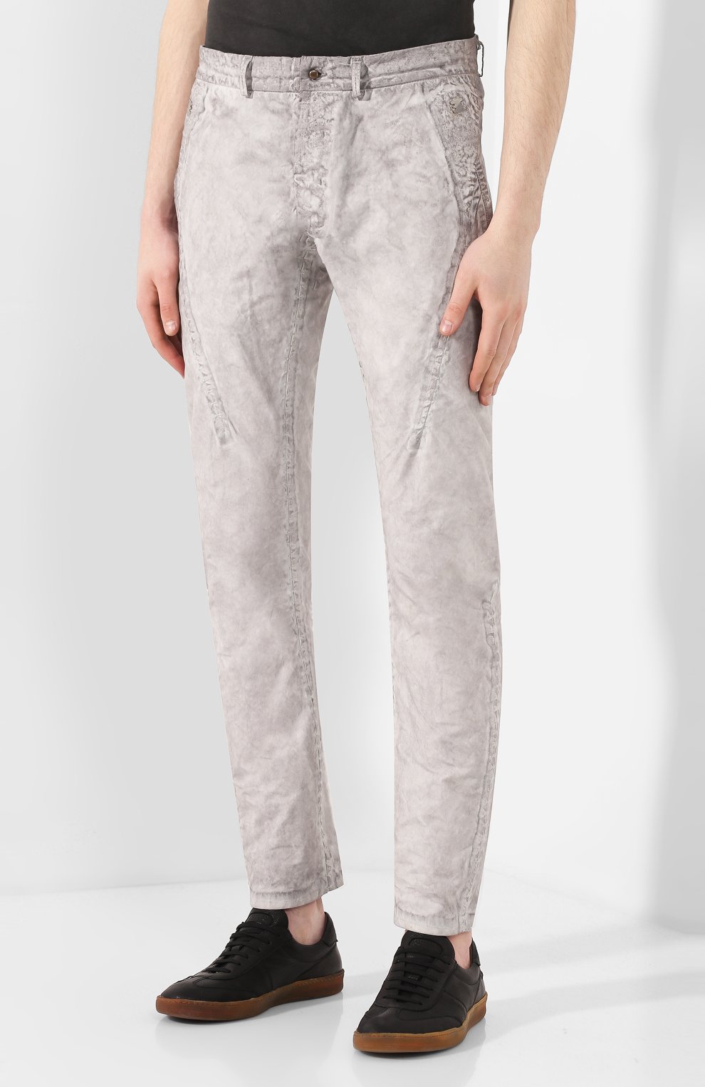 Мужские хлопковые брюки ISAAC SELLAM светло-серого цвета, арт. EPICURIEN-WAX E20 | Фото 3 (Силуэт М (брюки): Чиносы; Длина (брюки, джинсы): Стандартные; Случай: Повседневный; Стили: Панк, Кэжуэл; Материал внешний: Хлопок)