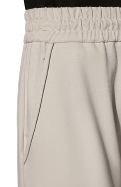 Женские хлопковые брюки BRUNELLO CUCINELLI кремвого цвета, арт. MP827SA399 | Фото 5 (Женское Кросс-КТ: Брюки-одежда; Силуэт Ж (брюки и джинсы): Прямые; Материал сплава: Проставлено; Материал внешний: Хлопок; Драгоценные камни: Проставлено; Длина (брюки, джинсы): Укороченные; Стили: Кэжуэл)