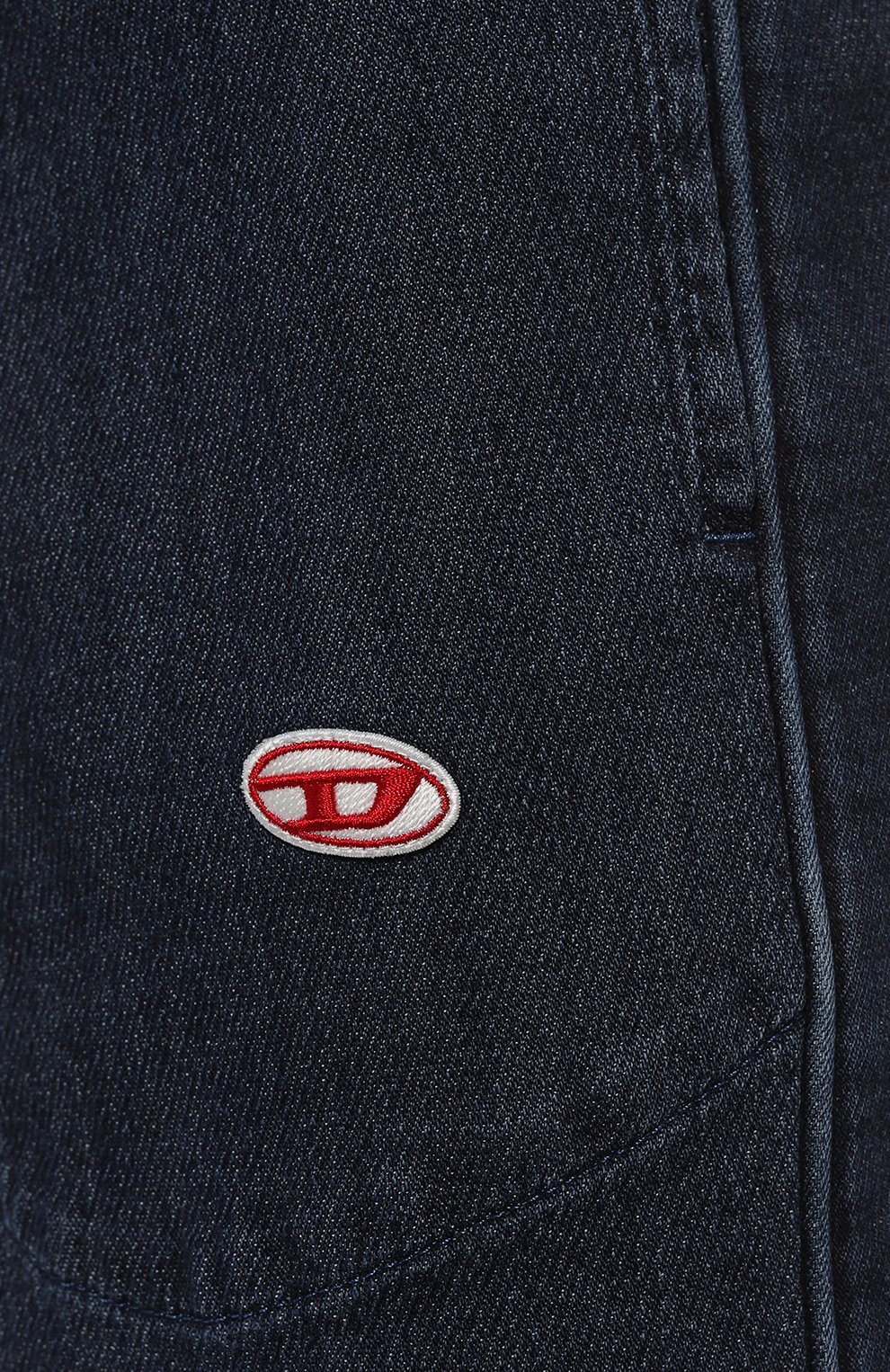 Мужские джинсовые брюки DIESEL синего цвета, арт. A03924/09C30 | Фото 5 (Силуэт М (брюки): Широкие; Кросс-КТ: Деним; Длина (брюки, джинсы): Стандартные; Случай: Повседневный; Региональные ограничения белый список (Axapta Mercury): Не проставлено; Материал сплава: Проставлено; Материал внешний: Хлопок, Деним; Стили: Спорт-шик; Драгоценные камни: Проставлено)
