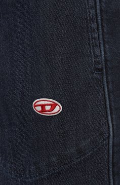 Мужские джинсовые брюки DIESEL синего цвета, арт. A03924/09C30 | Фото 5 (Силуэт М (брюки): Широкие; Кросс-КТ: Деним; Длина (брюки, джинсы): Стандартные; Случай: Повседневный; Региональные огра�ничения белый список (Axapta Mercury): Не проставлено; Материал сплава: Проставлено; Материал внешний: Хлопок, Деним; Стили: Спорт-шик; Драгоценные камни: Проставлено)