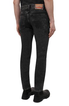 Мужские джинсы DIESEL темно-серого цвета, арт. A03568/09B87 | Фото 4 (Силуэт М (брюки): Прямые; Кросс-КТ: Деним; Длина (брюки, джинсы): Стандартные; Материал внешний: Хлопок, Деним; Стили: Кэжуэл)