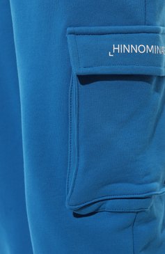 Мужские хлопковые джоггеры HINNOMINATE синего цвета, арт. HNM188 | Фото 5 (Материал сплава: Проставлено; Материал внешний: Хлопок; Стили: Спорт-шик; Драгоценные камни: Проставлено; Силуэт М (брюки): Джоггеры)