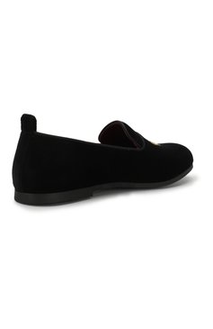 Детские текстильные слиперы DOLCE & GABBANA черного цвета, арт. DA0687/AE328/29-36 | Фото 3 (Материал внешний: Текстиль; Материал внутренний: Натуральная кожа, Текстиль; Региональные ограничения белый список (Axapta Mercury): RU; Материал сплава: Проставлено; Нос: Не проставлено; Ювелирные украшения: Назначено; Мальчики-школьная форма: Классическая обувь; Статус проверки: Проверена категория; Длина стельки: 18,1, 18,7, 19,4, 20,1, 20,7, 21,4, 22,1, 22,7)