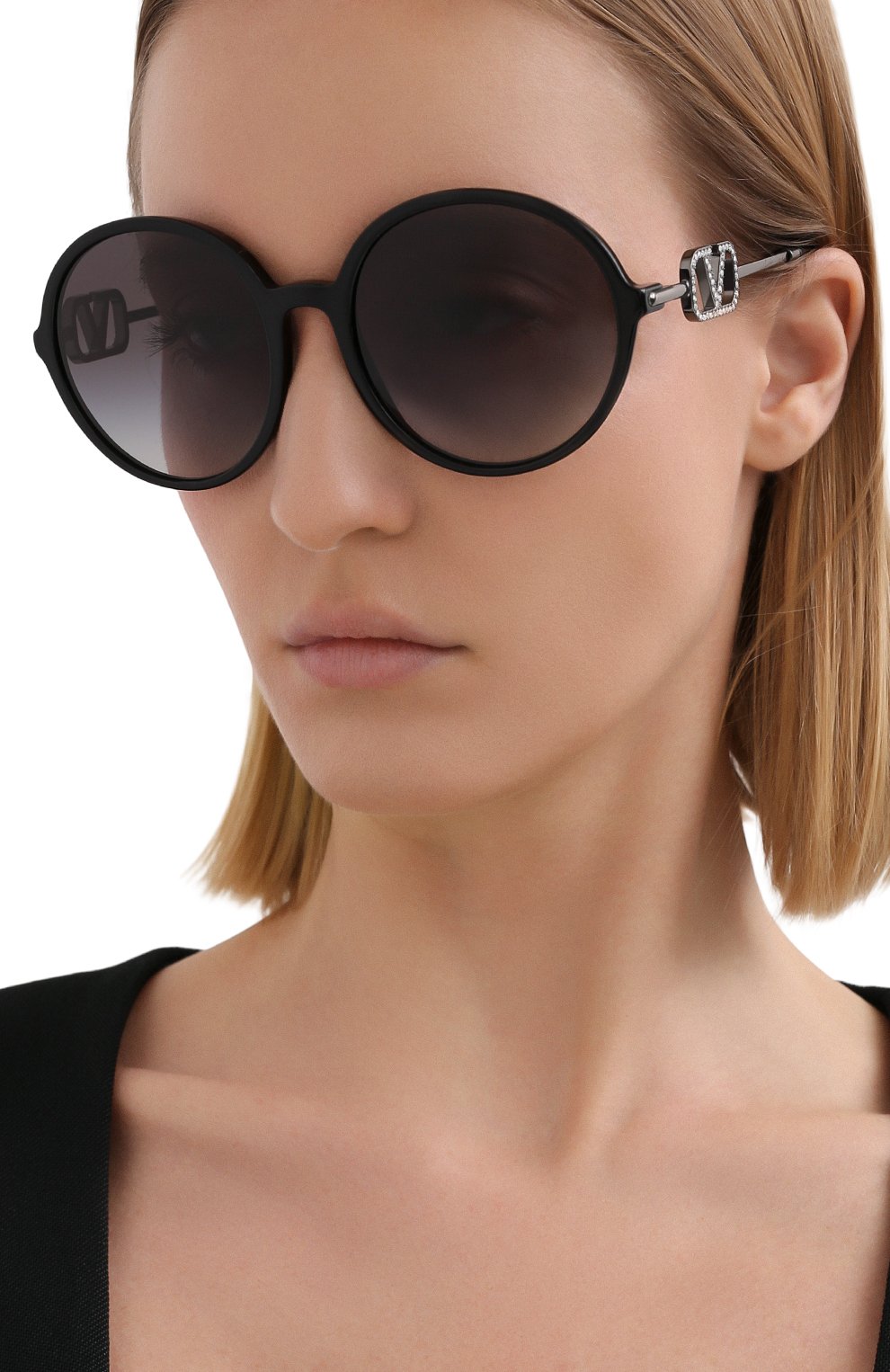 Женские солнцезащитные очки  VALENTINO черного цвета, арт. 4075-50018G | Фото 2 (Тип очков: С/з; Оптика Гендер: оптика-женское; Очки форма: Круглые)