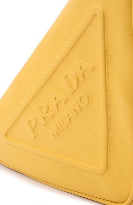 Женский клатч PRADA желтого цвета, арт. 1NE039-2BYA-F0377 | Фото 2 (Материал: Натуральная кожа; Размер: medium; Женское Кросс-КТ: Клатч-клатчи)