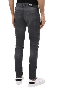 Мужские джинсы BALMAIN серого цвета, арт. UH15419/Z039 | Фото 5 (Силуэт М (брюки): Узкие; Кросс-КТ: Деним; Длина (брюки, джинсы): Стандартные; Стили: Панк; Материал внешний: Хлопок, Деним; Детали: Потертости)