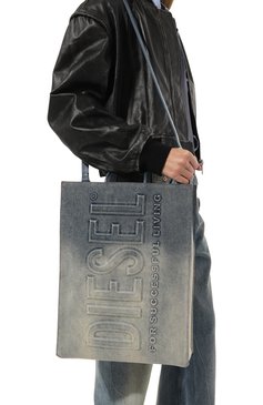 Женский сумка-шопер dsl large DIESEL голубого цвета, арт. X09721/P5499 | Фото 2 (Сумки-технические: Сумки-шопперы; Материал сплава: Проставлено; Ремень/цепочка: На ремешке; Материал: Текстиль; Драгоценные камни: Проставлено; Размер: large)