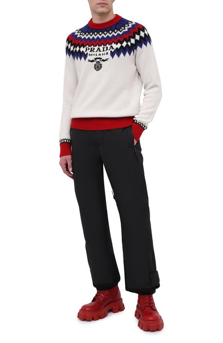 Мужской кашемировый свитер PRADA белого цвета, арт. UMB340-10P8-F0009-212 | Фото 2 (Материал внешний: Шерсть, Кашемир; Мужское Кросс-КТ: Свитер-одежда; Принт: С принтом; Стили: Спорт-шик)