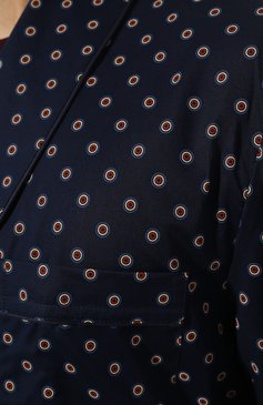 Мужской хлопковый халат DEREK ROSE темно-синего цвета, арт. 5505-NELS090 | Фото 5 (Рукава: Длинные; Кросс-КТ: домашняя одежда; Материал сплава: Проставлено; Материал внешний: Хлопок; Длина (верхняя одежда): Длинные; Драгоценные камни: Проставлено)
