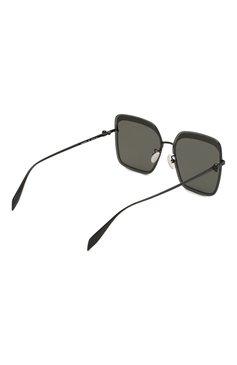 Женские солнцезащитные очки ALEXANDER MCQUEEN черного цвета, арт. AM0222SK-001 | Фото 4 (Тип очков: С/з; Очки форма: Квадратные; Оптика Гендер: оптика-женское)