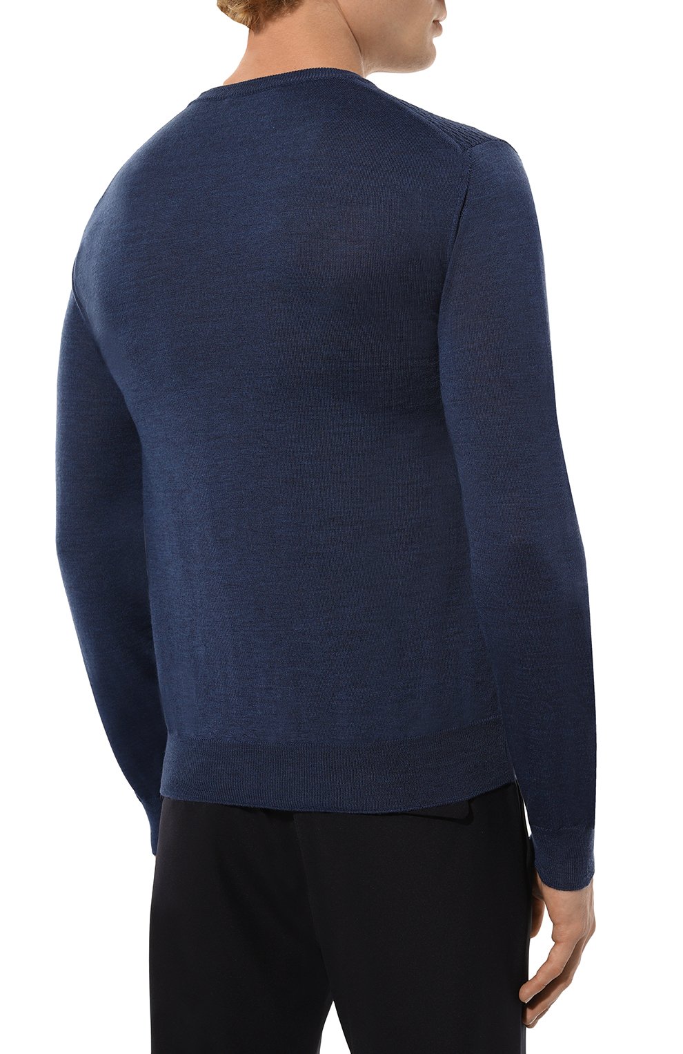 Мужской шерстяной джемпер CORNELIANI синего цвета, арт. 92M505-3825138 | Фото 4 (Мужское Кросс-КТ: Джемперы; Материал внешний: Шерсть; Рукава: Длинные; Принт: Без принта; Длина (для топов): Стандартные; Материал сплава: Проставлено; Драгоценные камни: Проставлено; Вырез: Круглый; Стили: Кэжуэл)