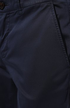 Мужские хлопковые брюки MOORER синего цвета, арт. FILICUDI-KEL/M0UCH100014-TEPA499 | Фото 5 (Силуэт М (брюки): Чиносы; Длина (брюки, джинсы): Стандартные; Случай: Повседневный; Материал сплава: Проставлено; Материал внешний: Хлопок; Драгоценные камни: Проставлено; Стили: Кэжуэл)