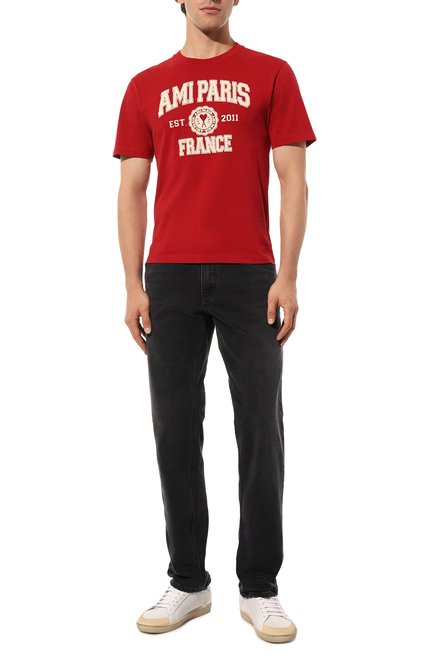 Мужская хлопковая футболка AMI красного цвета, арт. HTS010 702 | Фото 2 (Длина (для топов): Стандартные; Рукава: Короткие; Материал внешний: Хлопок; Стили: Кэжуэл; Принт: С принтом)