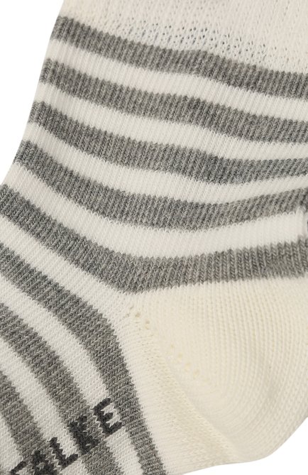 Детские хлопковые носки FALKE серого цвета, арт. 10422. | Фото 2