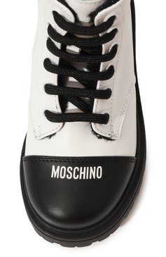 Детские кожаные ботинки MOSCHINO белого цвета, арт. 76069/18-27 | Фото 4 (Материал сплава: Проставлено; Нос: Не проставлено; Материал внутренний: Текстиль)