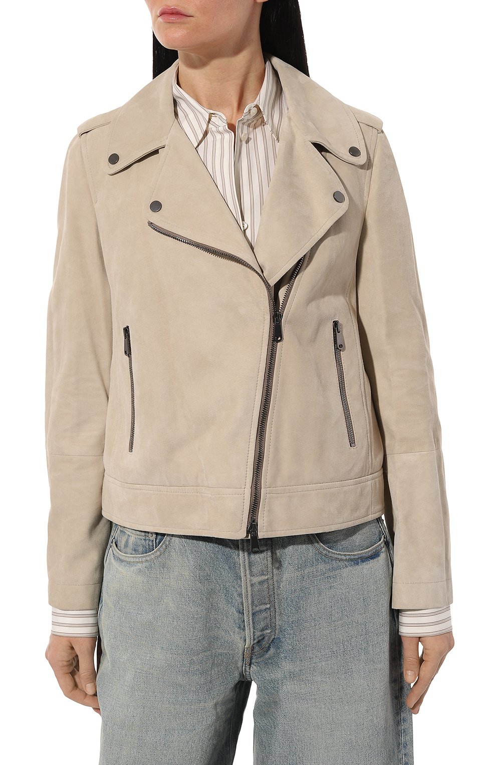 Замшевая куртка в женском гардеробе: как выбрать и с чем носить