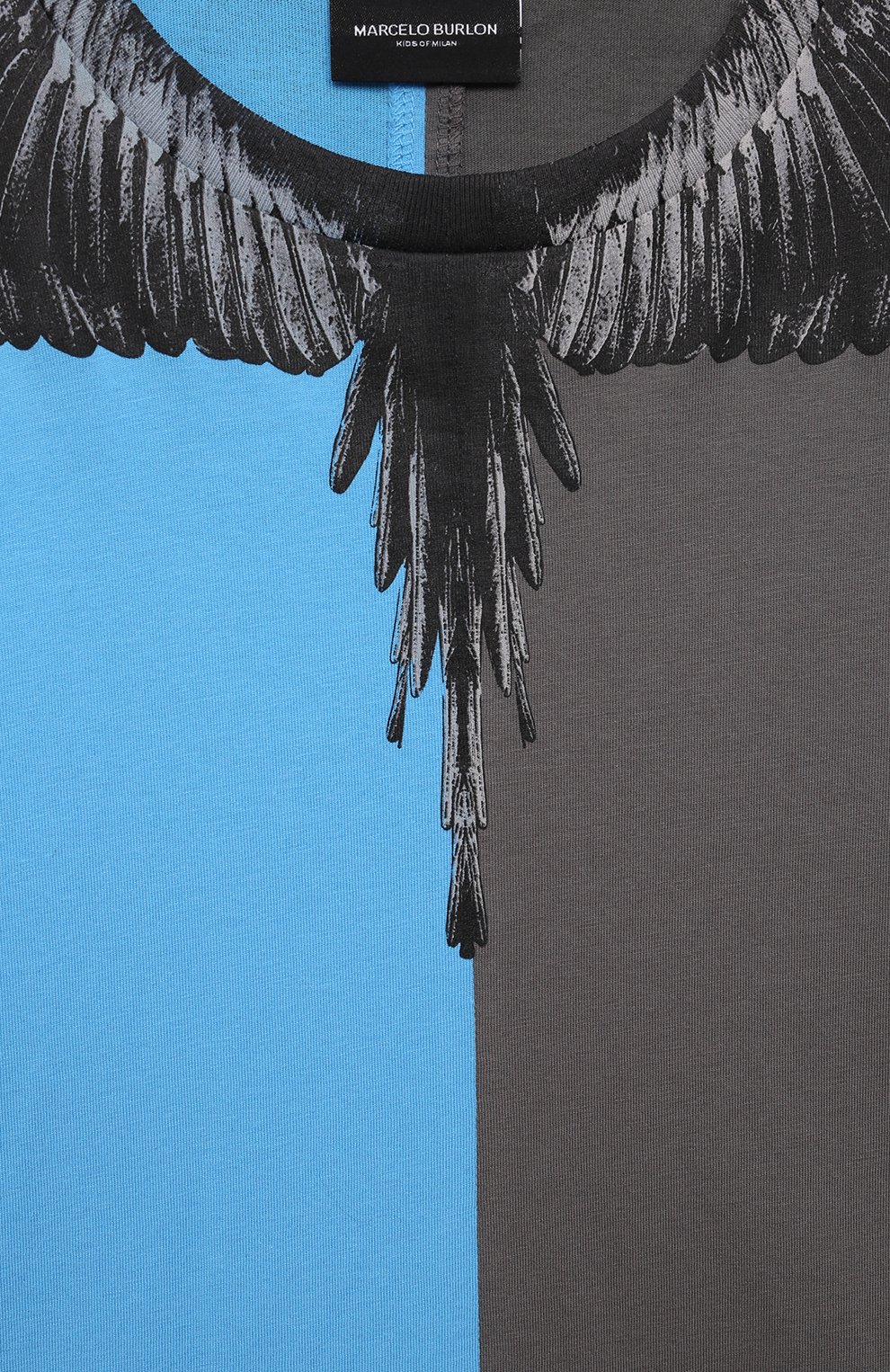 Детская хлопковая футболка MARCELO BURLON KIDS OF MILAN голубого цвета, арт. 21E/B/MB/1108/0010/8-14Y | Фото 3 (Рукава: Короткие; Региональные ограничения белый список (Axapta Mercury): RU; Материал сплава: Проставлено; Материал внешний: Хлопок; Мальчики Кросс-КТ: Футболка-одежда; Драгоценные камни: Проставлено; Ростовка одежда: 10 - 11 лет | 140 - 146см, 12 лет | 152 см, 13 - 15 лет | 158 см, 8 лет | 128 см)