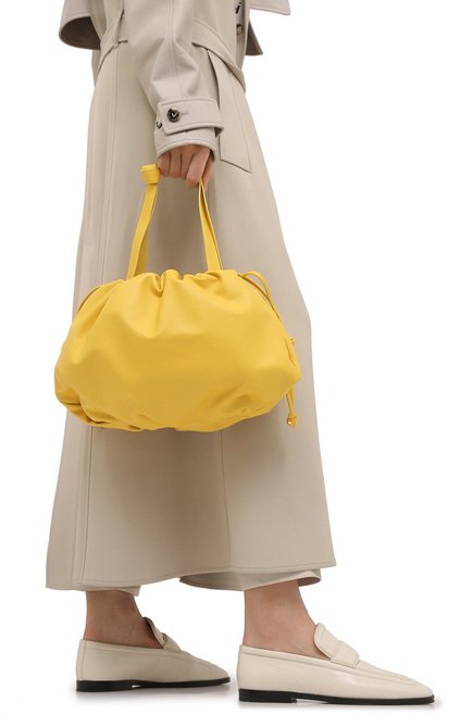 Женская сумка bulb medium BOTTEGA VENETA желтого цвета, арт. 651812/VCP40 | Фото 2 (Материал: Натуральная кожа; Размер: medium; Сумки-технические: Сумки top-handle; Региональные ограничения белый список (Axapta Mercury): RU)