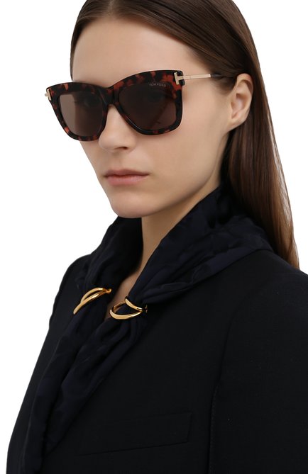 Женские солнцезащитные очки TOM FORD коричневого цвета, арт. TF822 | Фото 2 (Тип очков: С/з; Региональные ограничения белый список (Axapta Mercury): RU; Оптика Гендер: оптика-женское; Очки форма: Бабочка)