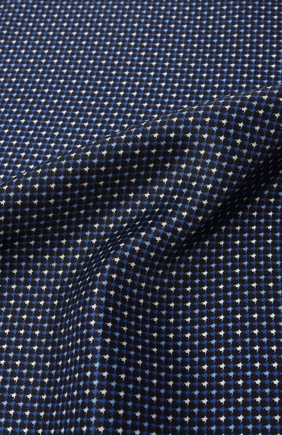 Мужской шелковый платок BOSS синего цвета, арт. 50499598 | Фото 2 (Материал: Текстиль, Шелк; Материал сплава: Проставлено; Нос: Не проставлено)