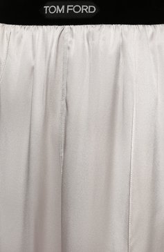 Женские шелковые брюки TOM FORD серебряного цвета, арт. PAW397-FAX881 | Фото 5 (Длина (брюки, джинсы): Удлиненные; Материал внешний: Шелк; Стили: Гламурный; Женское Кр�осс-КТ: Брюки-одежда; Силуэт Ж (брюки и джинсы): Прямые; Региональные ограничения белый список (Axapta Mercury): RU; Материал сплава: Проставлено; Драгоценные камни: Проставлено)