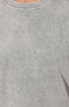 Женская хлопковая футболка LESYANEBO светло-серого цвета, арт. ICONIC/TS003 | Фото 5 (Принт: Без принта; Рукава: Короткие; Длина (для топов): Стандартные; Стили: Гранж; Материал сплава: Проставлено; Материал внешний: Хлопок; Женское Кросс-КТ: Футболка-одежда; Драгоценные камни: Проставлено)