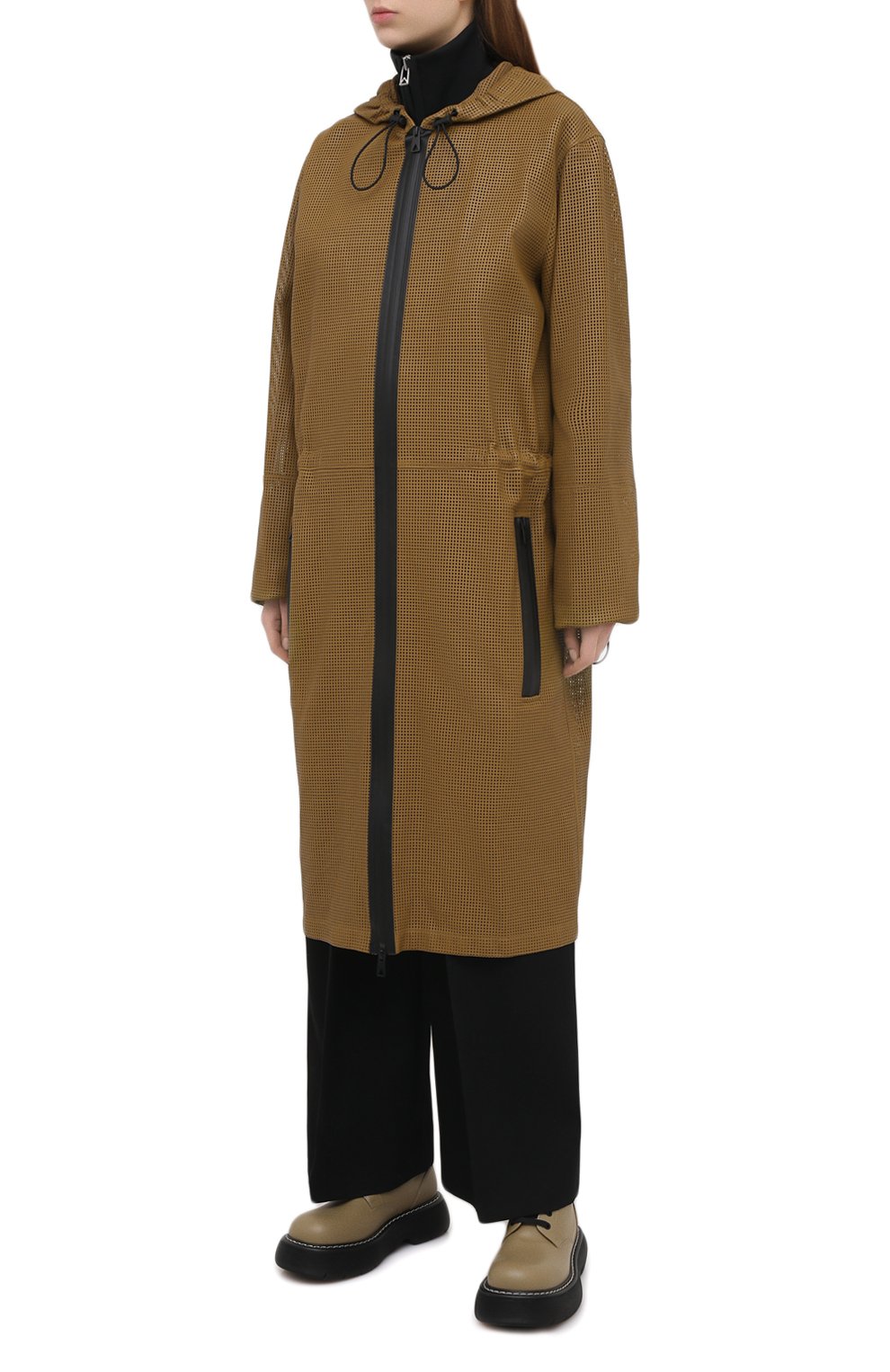 Женский кожаный плащ BOTTEGA VENETA хаки цвета, арт. 652796/V0IT0 | Фото 3 (Рукава: Длинные; Региональные ограничения белый список (Axapta Mercury): RU; Материал сплава: Проставлено; Стили: Классический; Длина (верхняя одежда): Длинные; Материал внешний: Натуральная кожа; Драгоценные камни: Проставлено; Женское Кросс-КТ: Замша и кожа)