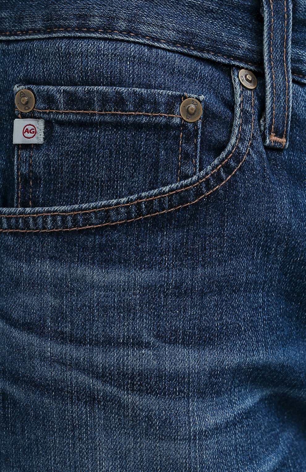 Женские джинсы AG ADRIANO GOLDSCHMIED синего цвета, арт. LED1575/18YEARS/MX | Фото 5 (Кросс-КТ: Деним; Длина (брюки, джинсы): Стандартные; Силуэт Ж (брюки и джинсы): Прямые; Материал сплава: Проставлено; Материал внешний: Хлопок; Драгоценные камни: Проставлено; Стили: Кэжуэл)